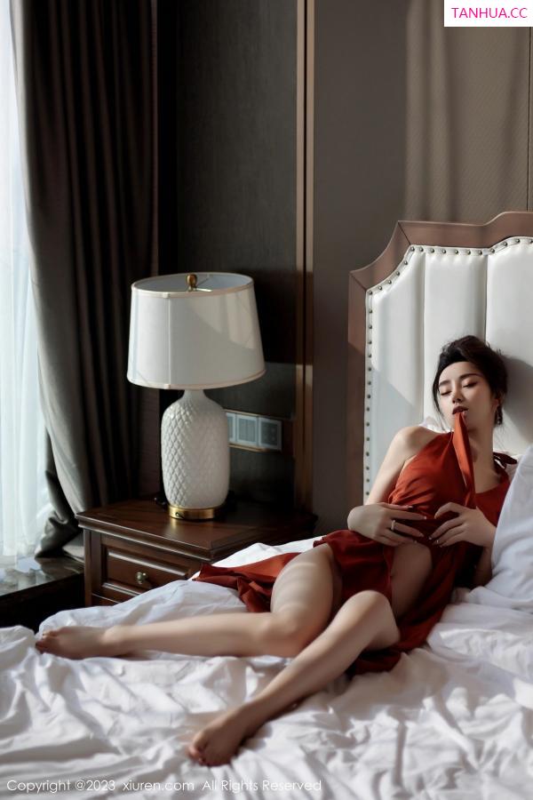   [XiuRen]高清写真图 2023.06.06 No.6861 苏曼兮 新人美腿第11张图片